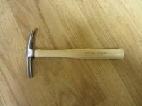 MAGNETIC TACK HAMMER / wood handle